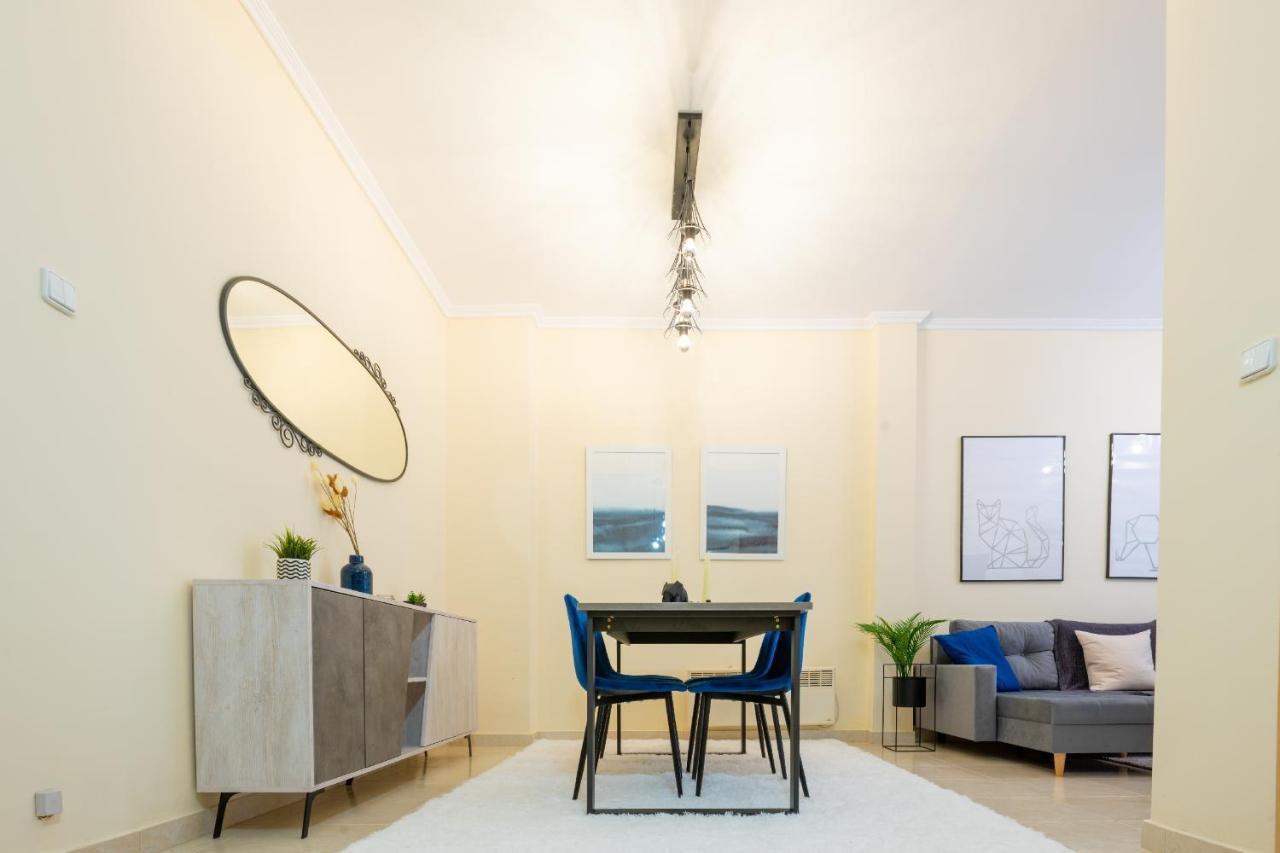 Niovi, Stylish Near The Waterfront Appartement